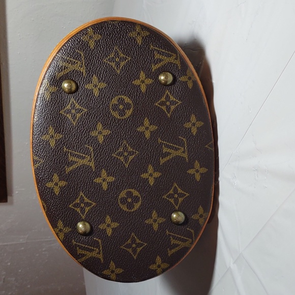 Gorgeous 😍 Authentic Louis Vuitton Bucket Bag - Picture 4 of 14